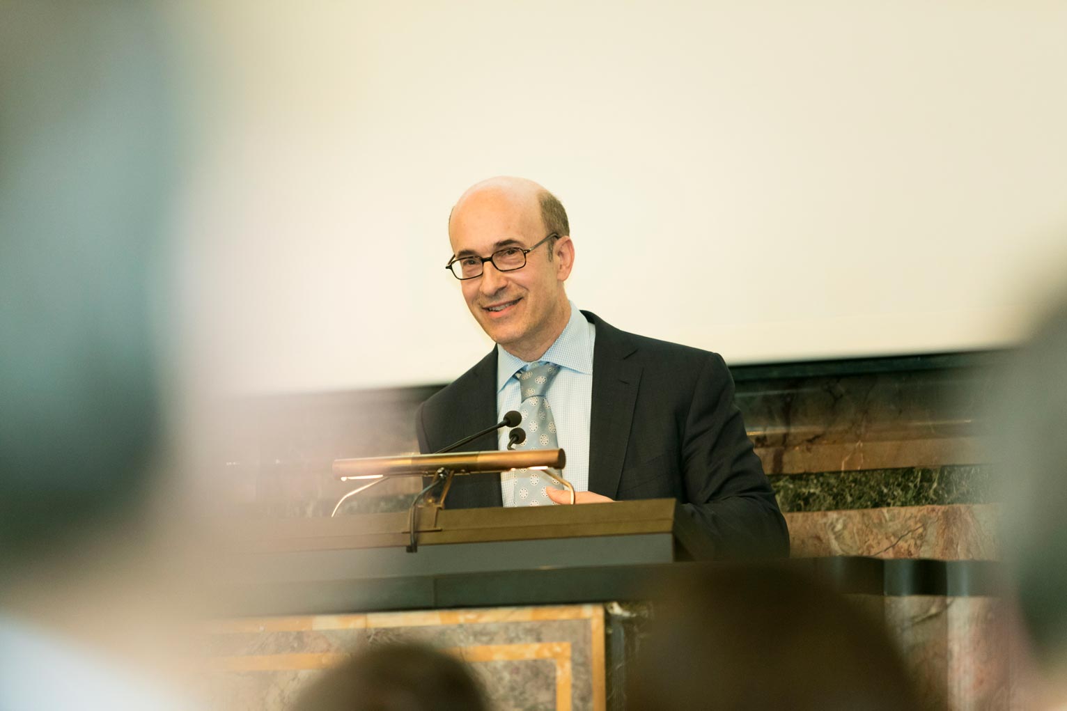 Ken Rogoff advocates for a gradual phase-out of cash