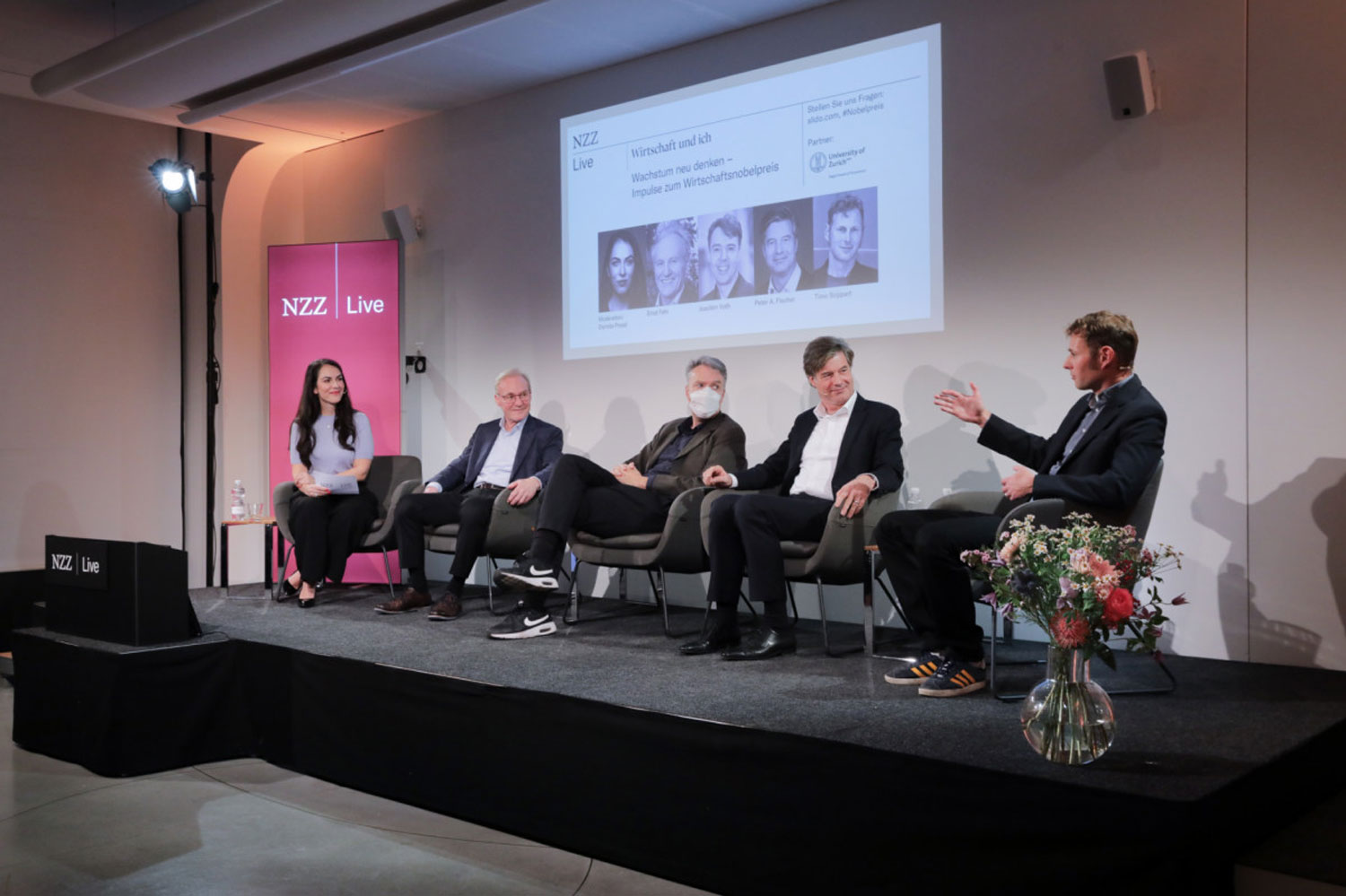 NZZ Live panel (from left to right): Damita Pressl (Journalist and presenter), Ernst Fehr (UZH), Joachim Voth (UZH), Peter A. Fischer (NZZ) and Timo Boppart (UZH). Images by NZZ