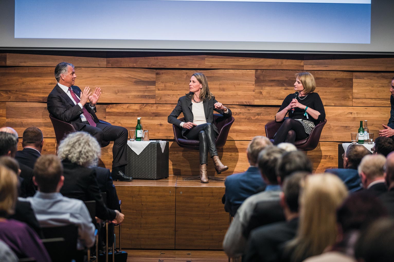 Moderator Katja Gentinetta (in the middle) with Sergio P. Ermotti and Christina Kehl on Switzerland’s potential to overcome obstacles and continue the success story of Swiss finance.