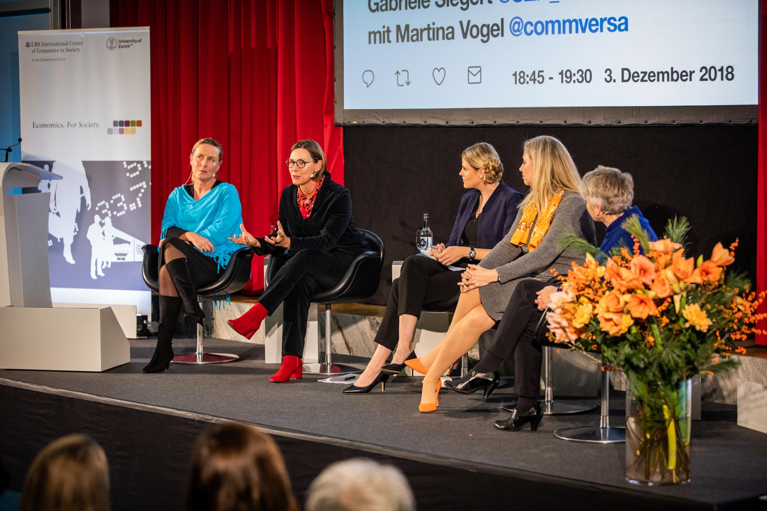 Like Iris Bohnet (far left), Gabriele Siegert (second from left) stressed that all people are biased, men and women.