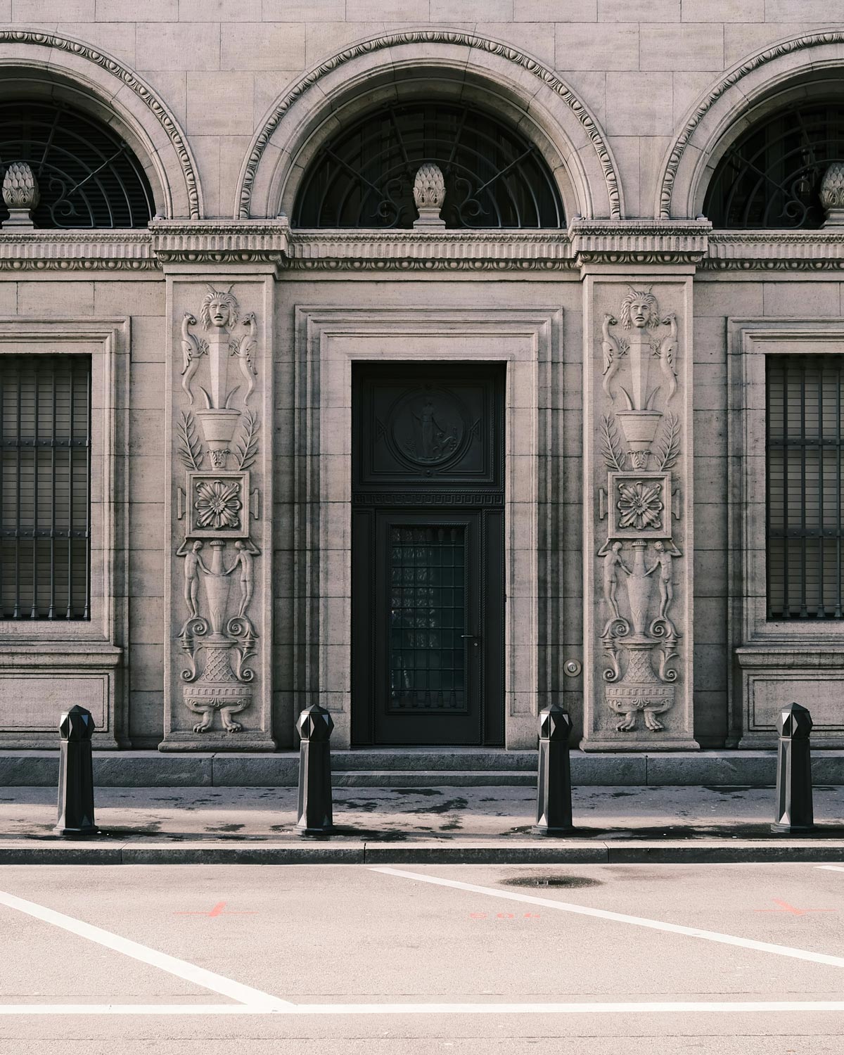 Swiss National Bank, Zürich – Image: Claudio Schwarz / Unsplash