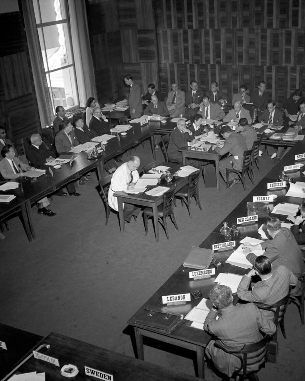 Born in the aftermath of World War II, the General Agreement on Tariffs and Trade (GATT) entered into force on January 1, 1948, in Geneva. As illustrated in the photo, representatives of 23 founding members convened at the Palais des Nations to establish a rules-based framework aimed at reducing trade barriers and preventing economic fragmentation. Switzerland played a central role as host, positioning Geneva as a lasting hub for multilateral cooperation., Source: World Trade Organization (WTO)