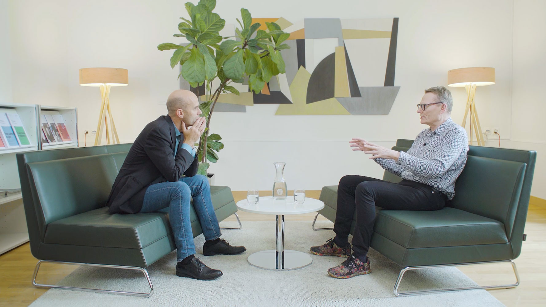 Nobel laureate James A. Robinson (University of Chicago) in conversation with Lorenzo Casaburi (UZH).